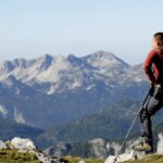 Si tratta di Campo Imperatore, un vasto altopiano che con i suoi 75 chilometri quadrati di superficie e un’altitudine media di 1.800 metri s.l.m