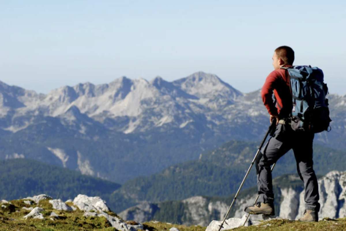 Si tratta di Campo Imperatore, un vasto altopiano che con i suoi 75 chilometri quadrati di superficie e un’altitudine media di 1.800 metri s.l.m