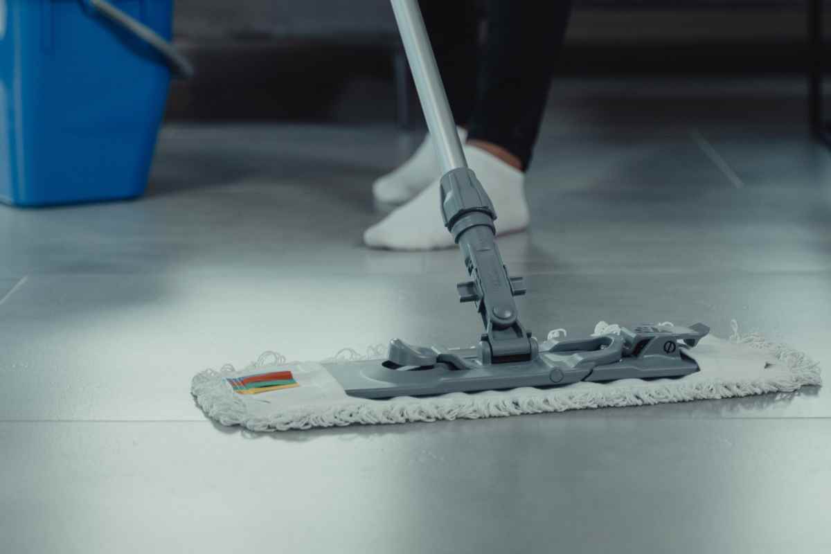 come pulire in modo naturale pavimenti